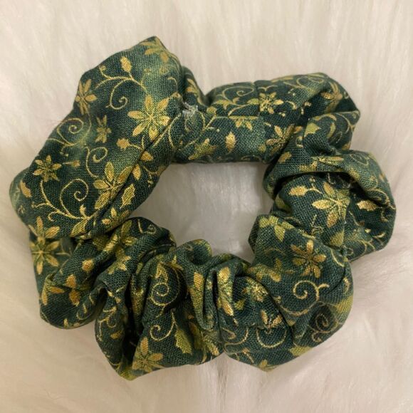 Christmas Hair Scrunchie. Christmas Print. Multicolor . Mini - Picture 5 of 6